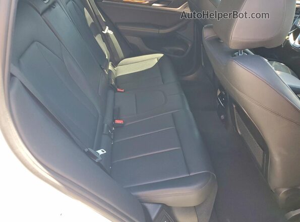 5UXTR7C59KLF36659 2019 BMW X3 White Vista interior trasera