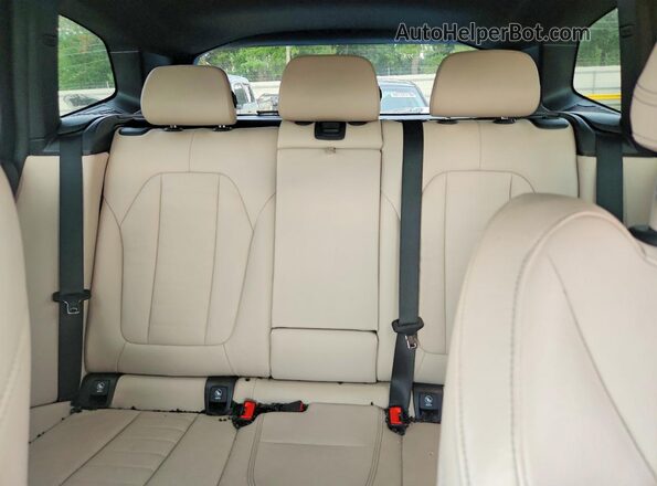 5UXTR7C5XKLF27131 2019 BMW X3 White Vista de los asientos traseros