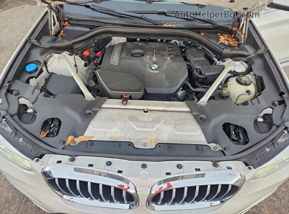 5UXTR7C5XKLF27131 2019 BMW X3 White Vista del compartimento del motor