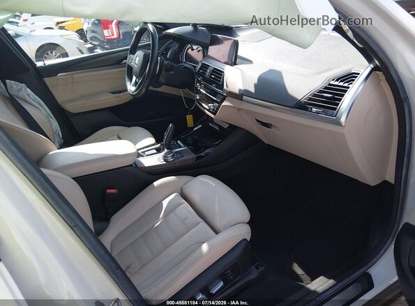 5UXTR7C5XKLR50305 2019 BMW X3 White Widok wnętrza z przodu