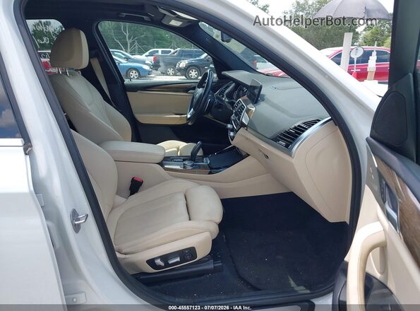 5UXTR9C50JLC69518 2018 BMW X3 White წინა სალონის ხედი