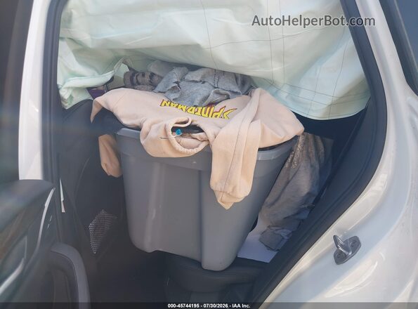 5UXTR9C50JLC72693 2018 BMW X3 White Вид наклейки з VIN-кодом