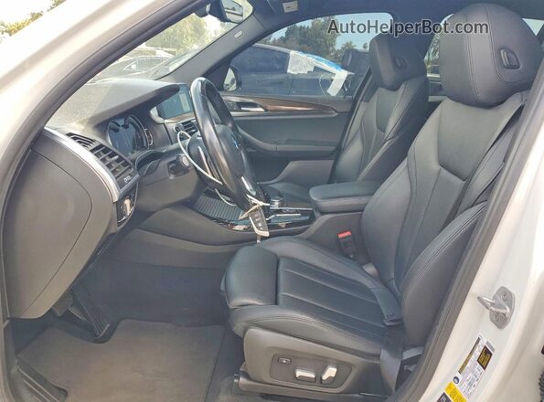 5UXTR9C50JLD66878 2018 BMW X3 White წინა სალონის ხედი