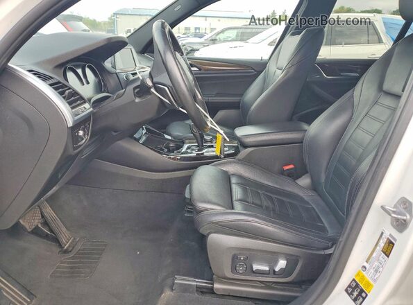 5UXTR9C50JLD70879 2018 BMW X3 White Front interior view