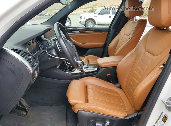 5UXTR9C50KLE14784 2019 BMW X3 White Widok wnętrza z przodu