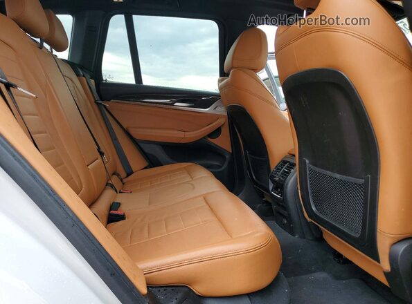 5UXTR9C50KLE14784 2019 BMW X3 White Widok wnętrza z tyłu