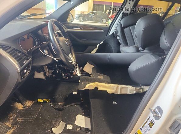 5UXTR9C50KLP77535 2019 BMW X3 White Front interior view