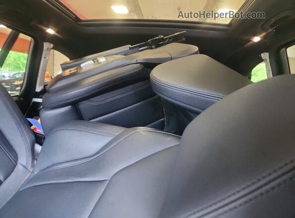 5UXTR9C50KLP77535 2019 BMW X3 White Rear seats view