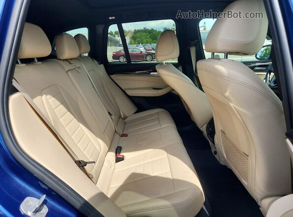 5UXTR9C51JLD63598 2018 BMW X3 Blue Widok wnętrza z tyłu