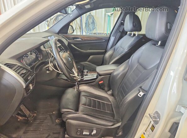 5UXTR9C51JLD66419 2018 BMW X3 White Vista interior delantera