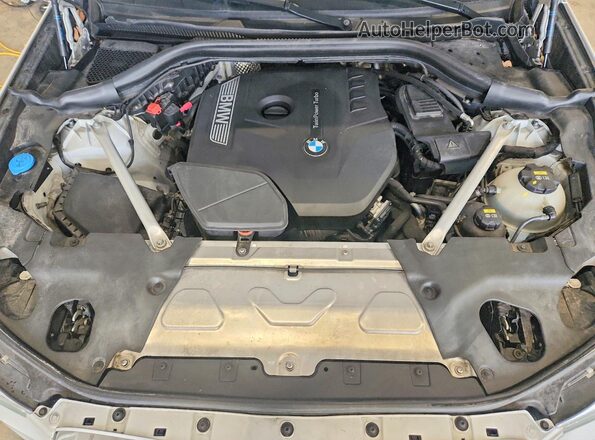 5UXTR9C51JLD66419 2018 BMW X3 White Vista del compartimento del motor