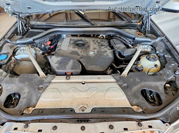 5UXTR9C53KLD99066 2019 BMW X3 Silver Vista del compartimento del motor