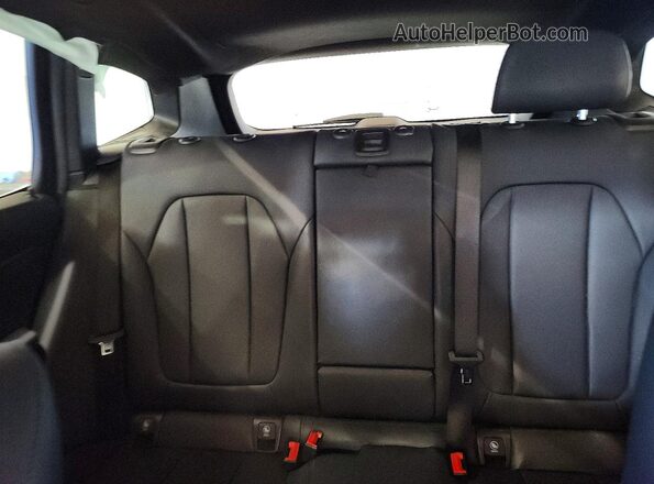 5UXTR9C53KLD99066 2019 BMW X3 Silver Vista de los asientos traseros