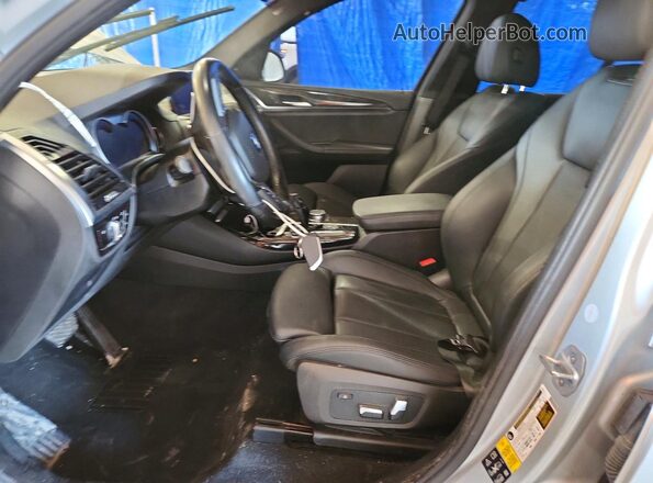 5UXTR9C53KLD99066 2019 BMW X3 Silver Vista interior delantera