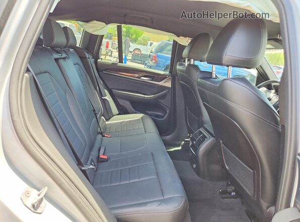 5UXTR9C53KLE13340 2019 BMW X3 Silver Vista interior trasera