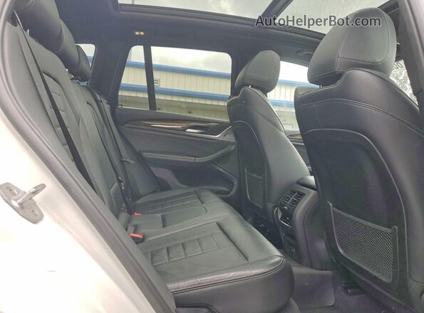 5UXTR9C55JLC76920 2018 BMW X3 White Вид задньої частини салону