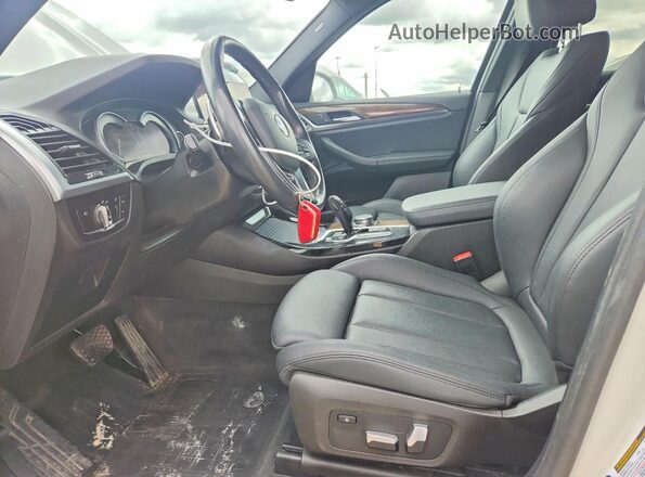 5UXTR9C55JLD89993 2018 BMW X3 White Widok wnętrza z przodu