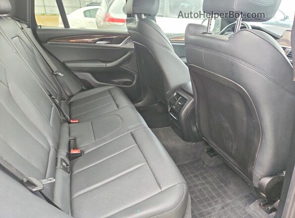 5UXTR9C55JLD89993 2018 BMW X3 White Widok wnętrza z tyłu