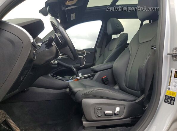 5UXTR9C55KLE13551 2019 BMW X3 Silver წინა სალონის ხედი