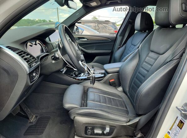5UXTR9C56JLC76649 2018 BMW X3 White Вид салону спереду