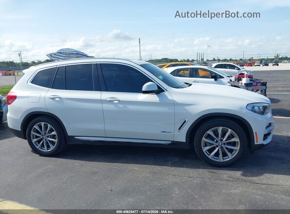 5UXTR9C56JLD66626 2018 BMW X3 White Widok wnętrza 360 stopni