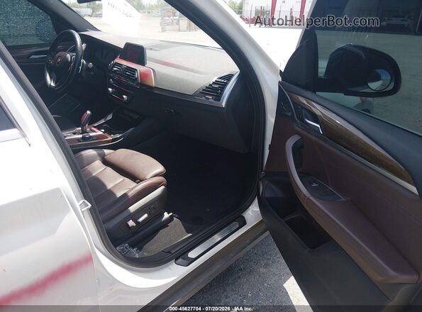 5UXTR9C58JLC78130 2018 BMW X3 White Սալոնի դիմացի տեսք