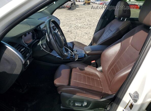 5UXTR9C58JLD69625 2018 BMW X3 White Вид салону спереду