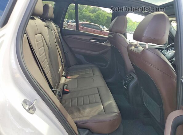 5UXTR9C58JLD69625 2018 BMW X3 White Вид задньої частини салону