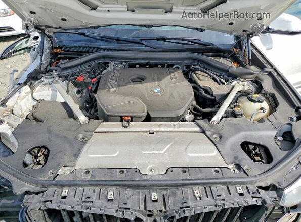5UXTR9C58JLD69625 2018 BMW X3 White Вид підкапотного простору