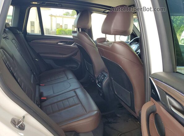 5UXTR9C5XJLD73031 2018 BMW X3 White Вид задньої частини салону