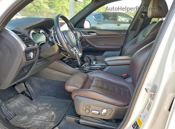 5UXTR9C5XJLD73031 2018 BMW X3 White Вид салону спереду