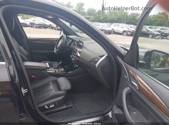 5UXTR9C5XJLD88371 2018 BMW X3 Черный Вид салона спереди