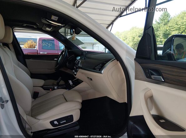 5UXTS1C00M9G26370 2021 BMW X3 White Widok wnętrza z przodu