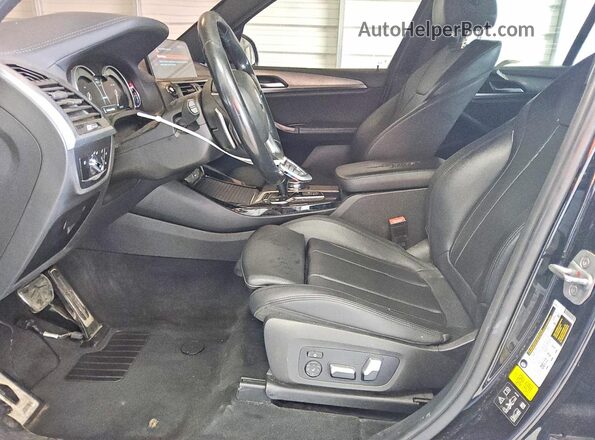 5UXTS3C50J0Y96980 2018 BMW X3 Black Widok wnętrza z przodu