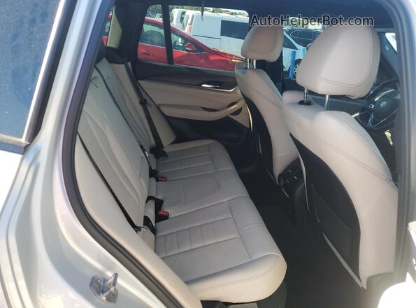 5UXTS3C55J0Z02479 2018 BMW X3 Silver Vista interior trasera