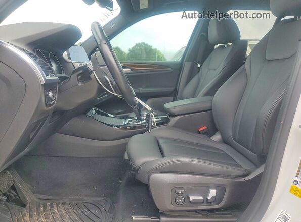 5UXTY3C01M9E33042 2021 BMW X3 White Вид салону спереду