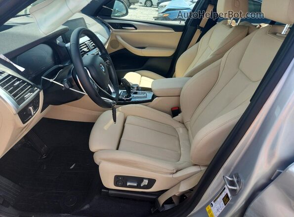 5UXTY3C04M9H67324 2021 BMW X3 Silver Front interior view