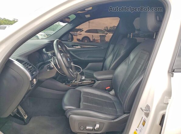 5UXTY3C08L9B93406 2020 BMW X3 White Widok wnętrza z przodu