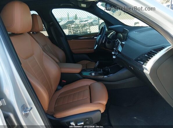5UXTY3C09LLU72248 2020 BMW X3 Silver Front interior view