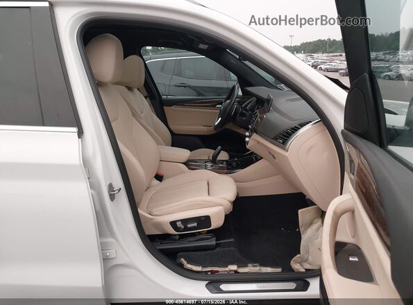 5UXTY5C00L9C38964 2020 BMW X3 Белый Вид салона спереди