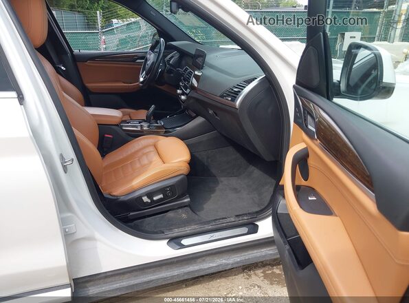 5UXTY5C00L9D68209 2020 BMW X3 White Widok wnętrza z przodu