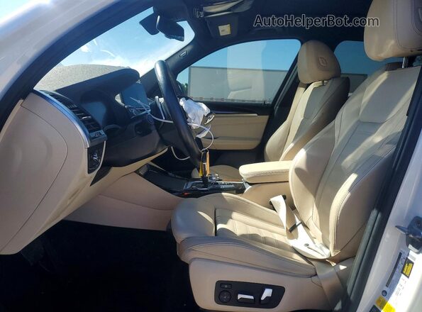 5UXTY5C01L9B91914 2020 BMW X3 White Front interior view