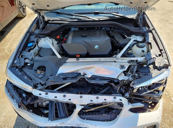 5UXTY5C01M9F15980 2021 BMW X3 White Vista del compartimento del motor