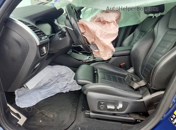 5UXTY5C02M9D97096 2021 BMW X3 Blue Front interior view