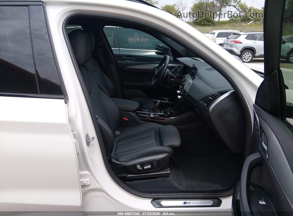 5UXTY5C03M9F02132 2021 BMW X3 White წინა სალონის ხედი