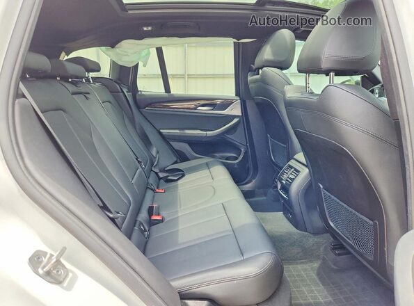 5UXTY5C03M9H78004 2021 BMW X3 White Вид задньої частини салону