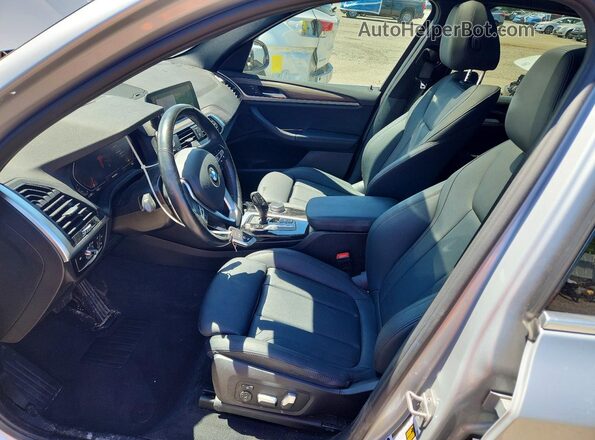 5UXTY5C06M9H22123 2021 BMW X3 Серебряный Вид салона спереди