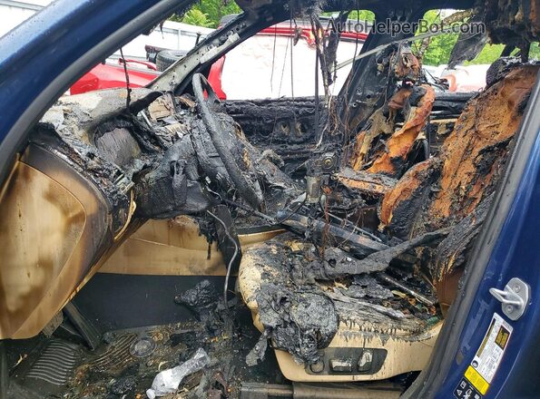 5UXTY5C09L9C68044 2020 BMW X3 Blue Вид салону спереду