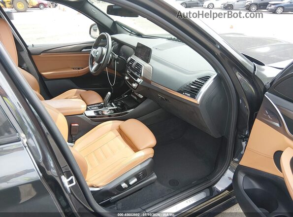 5UXTY9C02M9F13016 2021 BMW X3 Gray Vista interior delantera