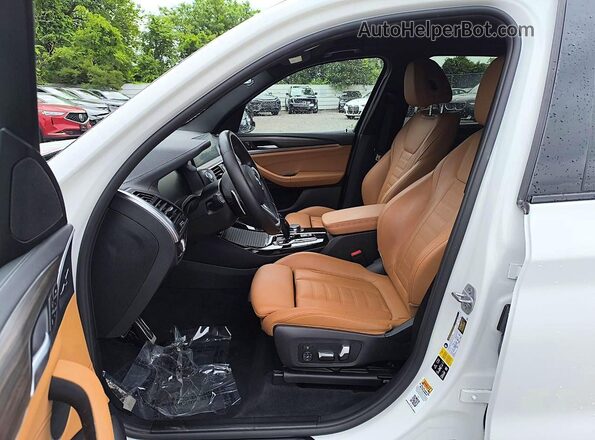 5UXTY9C09M9E10272 2021 BMW X3 White წინა სალონის ხედი